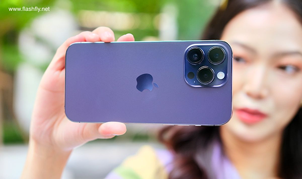 iPhone 14 Pro Max bật sắc tím khi ở điều kiện ánh sáng ngoài trời